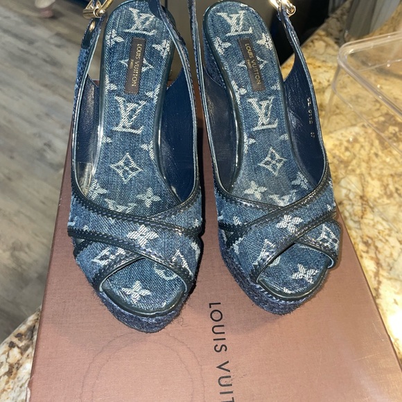 Louis Vuitton Vintage Denim heels in Perfect conditions ! - Picture 7 of 7